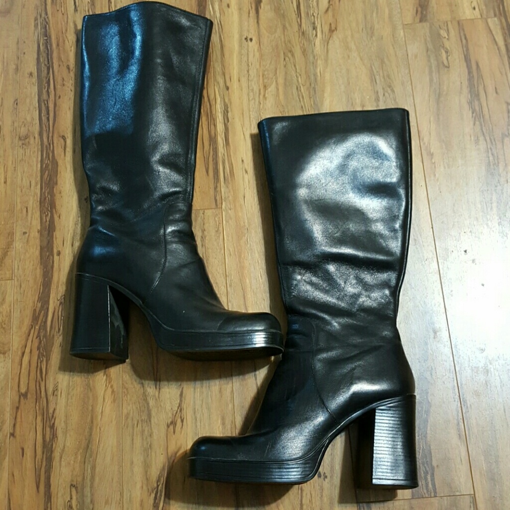 Vintage black leather upper zip up boots size 8